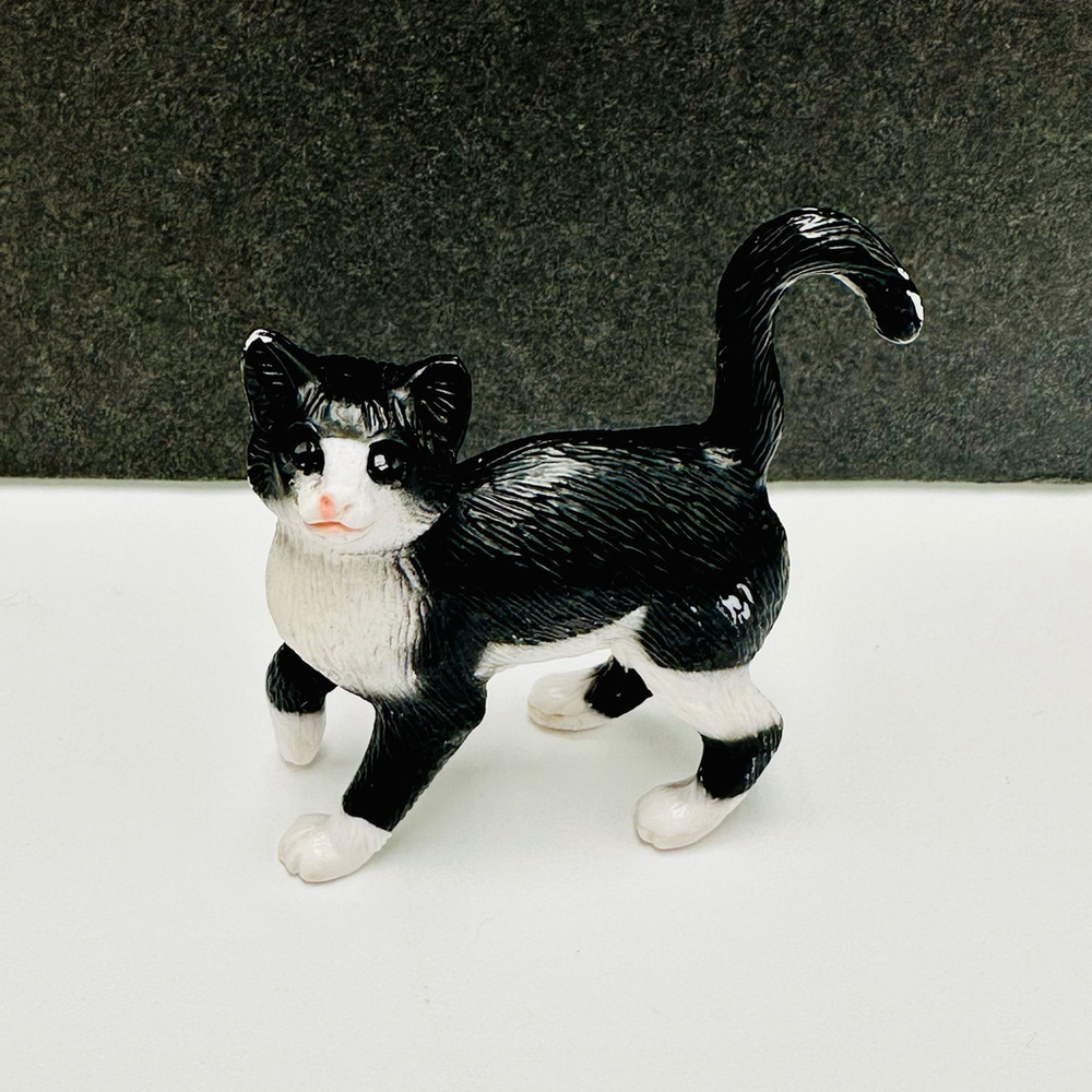 1999 Breyer Reeves Realistic Kitty Cat Black White 2” Toy Plastic Figurine HTF